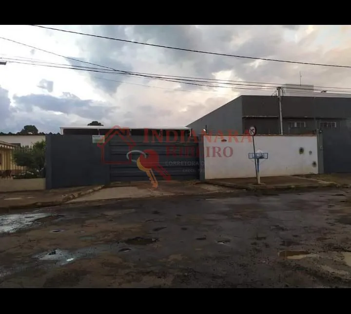 VENDE- SE 3 BARRAÇÕES INTERLIGADOS EM UVARANAS